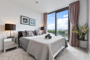 Central London Spectacular riverview two bedroom Luxury designer apartment-AC-Parking-WIFI-2 bathrooms